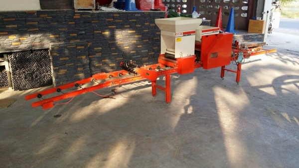 เครื่องโรยเมล็ด KUBOTA เก่าญี่ปุ่น รุ่น SR20KD สภาพสวยพร้อมใช้งาน แบบใช้มอเตอร์ขับเคลื่่อนตัว เครื่องโรยเมล็ด KUBOTA เก่าญี่ปุ่น รุ่น SR20KD สภาพสวยพร้อมใช้งาน แบบใช้มอเตอร์ขับเคลื่่อนตัว