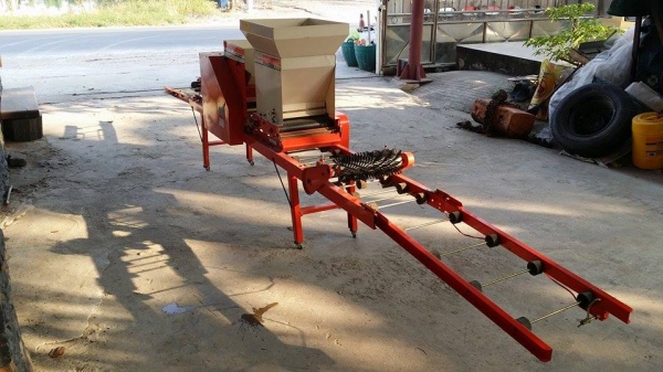 เครื่องโรยเมล็ด KUBOTA เก่าญี่ปุ่น รุ่น SR20KD สภาพสวยพร้อมใช้งาน แบบใช้มอเตอร์ขับเคลื่่อนตัว เครื่องโรยเมล็ด KUBOTA เก่าญี่ปุ่น รุ่น SR20KD สภาพสวยพร้อมใช้งาน แบบใช้มอเตอร์ขับเคลื่่อนตัว