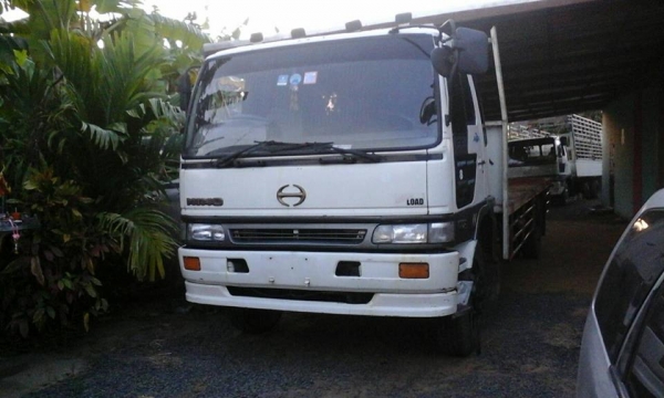 **700,000 บ.ต่อรอง**ขาย6ล้อพื้นเรียบ HINO FF1J 210HP สมอเงิน รถห้างแท้ ปี40 FF1JMKA JO8C-210แรง เครื่องเดิม เกียร์เดิม แน่นๆ แรงดี เกียร์ดี ไม่หลุด ช่วงล่างเดิมๆ คัสซีดี สวย ไม่ปะไม่ดาม กระบะพื้นเรียบ ยาว6.50ม. พื้นพอใช้ มีผุ หัวเก๋งสวย ภายในคอนโซลครบ พ.พ **700,000 บ.ต่อรอง**ขาย6ล้อพื้นเรียบ HINO FF1J 210HP สมอเงิน รถห้างแท้ ปี40 FF1JMKA JO8C-210แรง เครื่องเดิม เกียร์เดิม แน่นๆ แรงดี เกียร์ดี ไม่หลุด ช่วงล่างเดิมๆ คัสซีดี สวย ไม่ปะไม่ดาม กระบะพื้นเรียบ ยาว6.50ม. พื้นพอใช้ มีผุ หัวเก๋งสวย ภายในคอนโซลครบ พ.พ