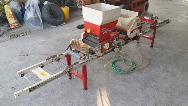 เครื่องโรยเมล็ด YANMAR เก่าญี่ปุ่น รุ่น YPH301 สภาพสวยพร้อมใช้งาน แบบใช้มอเตอร์ขับเคลื่่อนตัว