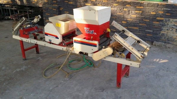 เครื่องโรยเมล็ด YANMAR เก่าญี่ปุ่น รุ่น YPH301 สภาพสวยพร้อมใช้งาน แบบใช้มอเตอร์ขับเคลื่่อนตัว เครื่องโรยเมล็ด YANMAR เก่าญี่ปุ่น รุ่น YPH301 สภาพสวยพร้อมใช้งาน แบบใช้มอเตอร์ขับเคลื่่อนตัว