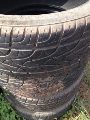 ขายยาง265/40Rขอบ22เส้นละ1000บาทยางปี12เดือน7คับ ขายยาง265/40Rขอบ22เส้นละ1000บาทยางปี12เดือน7คับ