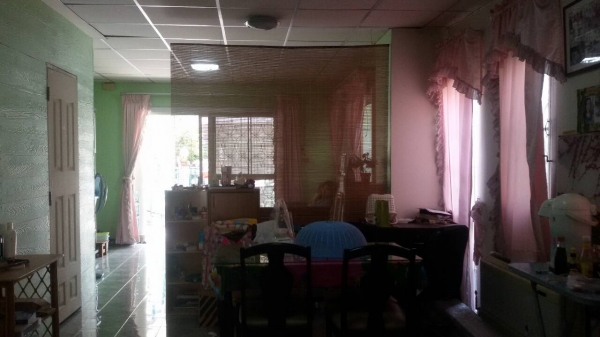 ขายทาวน์เฮ้าส์ ลาดกระบังใกล้สุวรรณภูมิ เนื้อที่ 25 ตรว หลังมุม