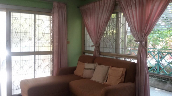 ขายทาวน์เฮ้าส์ ลาดกระบังใกล้สุวรรณภูมิ เนื้อที่ 25 ตรว หลังมุม