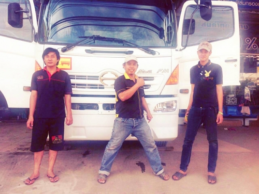 สิบล้อเมกก้าสวยๆ 260hp กระบะดั้มสวยมาก