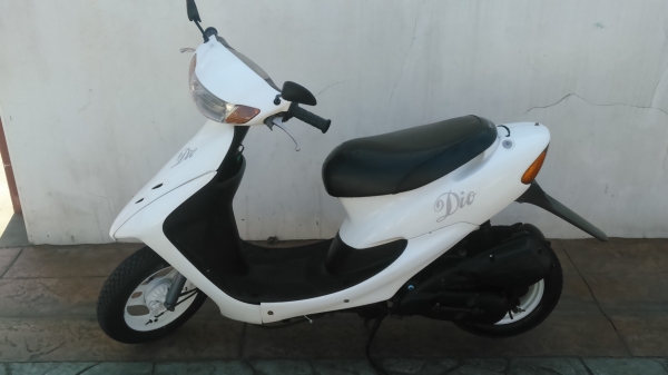 ( จอง โอนตังแล้วคับผม รอส่งนาราธิวาส เปลี่ยนแปลงยังงัยจะแจ้งอีกทีคับ) ขายจริง ส่งจริง รถทุกคัน )ขายรถป๊อบ HONDA DIO ZX34 สีขาว สวยสวย สภาพดีและพร้อมใช้งาน สตาร์ด สองระบบ มือเท้า เครื่องดี ไมล์วิ่งน้อย รถสีสวยสวยเลยคับ ยางหน้าหลังดอกเต็มใช้ได้อีกนาน ระบบไฟ