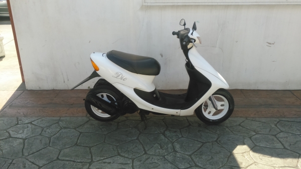 ( จอง โอนตังแล้วคับผม รอส่งนาราธิวาส เปลี่ยนแปลงยังงัยจะแจ้งอีกทีคับ) ขายจริง ส่งจริง รถทุกคัน )ขายรถป๊อบ HONDA DIO ZX34 สีขาว สวยสวย สภาพดีและพร้อมใช้งาน สตาร์ด สองระบบ มือเท้า เครื่องดี ไมล์วิ่งน้อย รถสีสวยสวยเลยคับ ยางหน้าหลังดอกเต็มใช้ได้อีกนาน ระบบไฟ