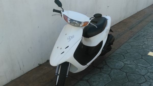 ( จอง โอนตังแล้วคับผม รอส่งนาราธิวาส เปลี่ยนแปลงยังงัยจะแจ้งอีกทีคับ) ขายจริง ส่งจริง รถทุกคัน )ขายรถป๊อบ HONDA DIO ZX34 สีขาว สวยสวย สภาพดีและพร้อมใช้งาน สตาร์ด สองระบบ มือเท้า เครื่องดี ไมล์วิ่งน้อย รถสีสวยสวยเลยคับ ยางหน้าหลังดอกเต็มใช้ได้อีกนาน ระบบไฟ