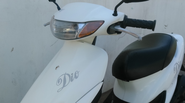 ( จอง โอนตังแล้วคับผม รอส่งนาราธิวาส เปลี่ยนแปลงยังงัยจะแจ้งอีกทีคับ) ขายจริง ส่งจริง รถทุกคัน )ขายรถป๊อบ HONDA DIO ZX34 สีขาว สวยสวย สภาพดีและพร้อมใช้งาน สตาร์ด สองระบบ มือเท้า เครื่องดี ไมล์วิ่งน้อย รถสีสวยสวยเลยคับ ยางหน้าหลังดอกเต็มใช้ได้อีกนาน ระบบไฟ