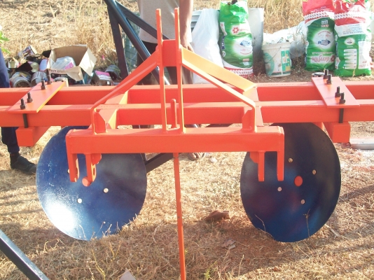 ผานยกร่องใส่รถไถหลายรุ่นราคาย่อมเยาครับ