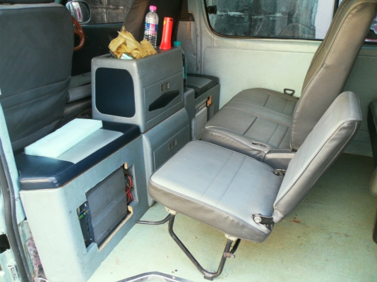 ขายรถตู้หัวจรวดหลังคาสูง 2Lดีเซล