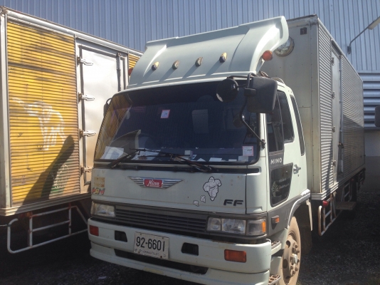 ขายรถ 6 ล้อ ฮีโน่ รุ่น FF 3 H เครื่อง 195 แรง ตู้แห้ง ยาว 6.50 เมตร