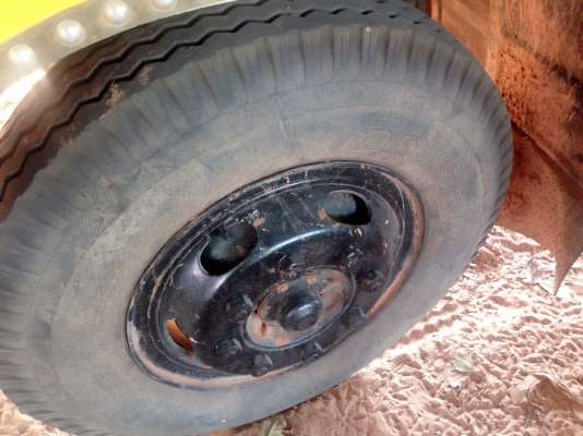 ISUZU JCM 145 HP 6BB1 สิบล้อเพลาเดียว เทรลเลอร์ท้ายลาดขึ้นแบ็คโฮร PC 120,PC 150 ได้เลยครับ เครื่องแรงดีมากไม่มีเยิ้ม หัวเก๋งไม่มีผุภายในเก๋งสวยครบ พวงมาลัยเพาเวอร์ ช่วงล่างเดิมๆคัชซีไม่มีผุไม่มีแตก ยางสภาพดี 60\% พร้อมใช้งานได้เลยไม่มีปัญหา เอกสารทะเบียนคร