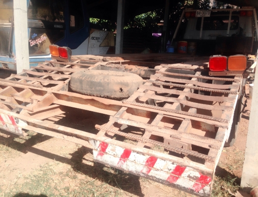 ISUZU JCM 145 HP 6BB1 สิบล้อเพลาเดียว เทรลเลอร์ท้ายลาดขึ้นแบ็คโฮร PC 120,PC 150 ได้เลยครับ เครื่องแรงดีมากไม่มีเยิ้ม หัวเก๋งไม่มีผุภายในเก๋งสวยครบ พวงมาลัยเพาเวอร์ ช่วงล่างเดิมๆคัชซีไม่มีผุไม่มีแตก ยางสภาพดี 60\% พร้อมใช้งานได้เลยไม่มีปัญหา เอกสารทะเบียนคร