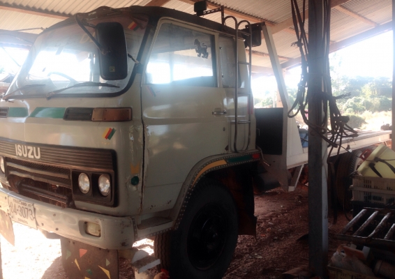 ISUZU JCM 145 HP 6BB1 สิบล้อเพลาเดียว เทรลเลอร์ท้ายลาดขึ้นแบ็คโฮร PC 120,PC 150 ได้เลยครับ เครื่องแรงดีมากไม่มีเยิ้ม หัวเก๋งไม่มีผุภายในเก๋งสวยครบ พวงมาลัยเพาเวอร์ ช่วงล่างเดิมๆคัชซีไม่มีผุไม่มีแตก ยางสภาพดี 60\% พร้อมใช้งานได้เลยไม่มีปัญหา เอกสารทะเบียนคร