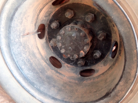 ISUZU JCM 145 HP 6BB1 สิบล้อเพลาเดียว เทรลเลอร์ท้ายลาดขึ้นแบ็คโฮร PC 120,PC 150 ได้เลยครับ เครื่องแรงดีมากไม่มีเยิ้ม หัวเก๋งไม่มีผุภายในเก๋งสวยครบ พวงมาลัยเพาเวอร์ ช่วงล่างเดิมๆคัชซีไม่มีผุไม่มีแตก ยางสภาพดี 60\% พร้อมใช้งานได้เลยไม่มีปัญหา เอกสารทะเบียนคร