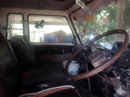 ISUZU JCM 145 HP 6BB1 สิบล้อเพลาเดียว เทรลเลอร์ท้ายลาดขึ้นแบ็คโฮร PC 120,PC 150 ได้เลยครับ เครื่องแรงดีมากไม่มีเยิ้ม หัวเก๋งไม่มีผุภายในเก๋งสวยครบ พวงมาลัยเพาเวอร์ ช่วงล่างเดิมๆคัชซีไม่มีผุไม่มีแตก ยางสภาพดี 60\% พร้อมใช้งานได้เลยไม่มีปัญหา เอกสารทะเบียนคร