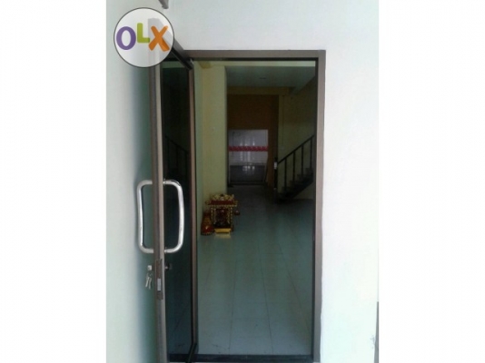 ขายทาวน์เฮ้าส์หลังมุม ติดถนนพระราม 2 ตรงข้ามโลตัส ขนาด 18 ตรว