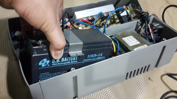UPS เครื่องสำรองไฟฟ้า 1000VA.แบตเตอรี่เปลี่ยนใหม่7.5A