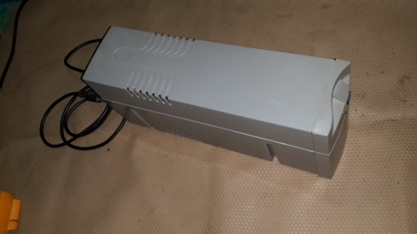 UPS เครื่องสำรองไฟฟ้า 1000VA.แบตเตอรี่เปลี่ยนใหม่7.5A