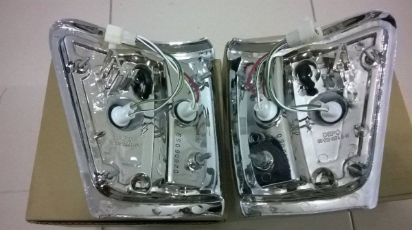 ไฟมุม Surf แท้ เก่าญี่ปุ่น ใส่ MIGHTY X รุ่นแก้มโป่