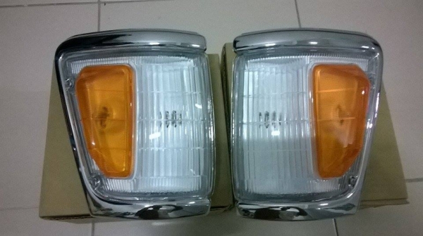 ไฟมุม Surf แท้ เก่าญี่ปุ่น ใส่ MIGHTY X รุ่นแก้มโป่