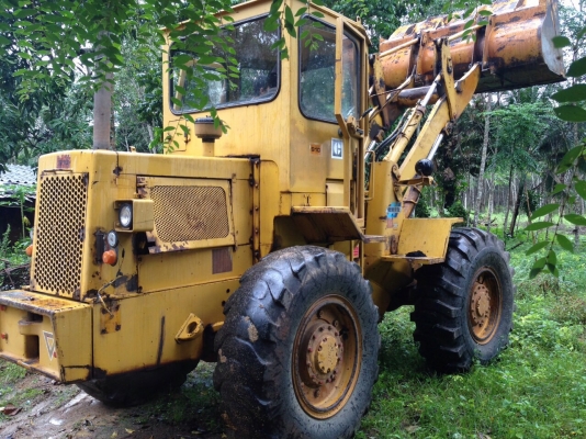 รถตักล้อยางเลี้ยวเอว 910(80U8875)เก๋งตู้ รถสภาพดี เดิม แน่นๆ มีเล่มทะเบียน..