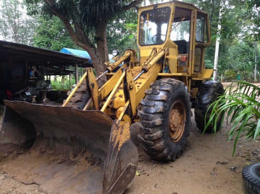 รถตักล้อยางเลี้ยวเอว 910(80U8875)เก๋งตู้ รถสภาพดี เดิม แน่นๆ มีเล่มทะเบียน..