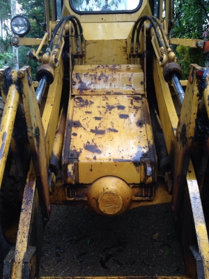 รถตักล้อยางเลี้ยวเอว 910(80U8875)เก๋งตู้ รถสภาพดี เดิม แน่นๆ มีเล่มทะเบียน..