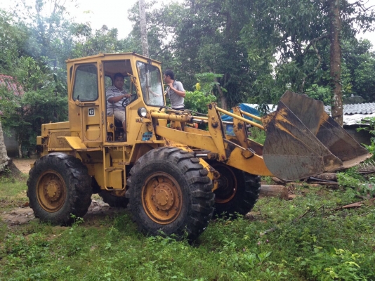 รถตักล้อยางเลี้ยวเอว 910(80U8875)เก๋งตู้ รถสภาพดี เดิม แน่นๆ มีเล่มทะเบียน..