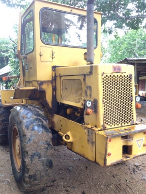 รถตักล้อยางเลี้ยวเอว 910(80U8875)เก๋งตู้ รถสภาพดี เดิม แน่นๆ มีเล่มทะเบียน..