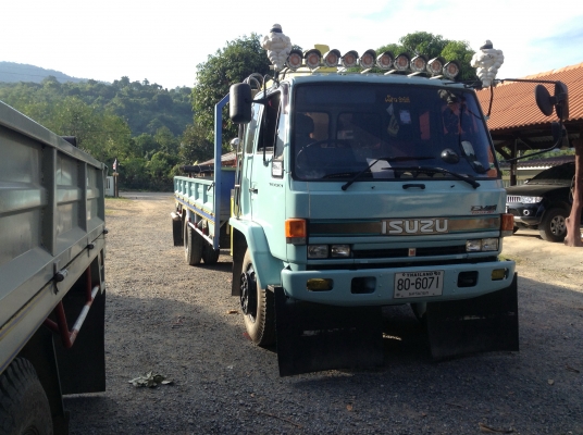 ขายด่วน isuzu rocky 175. เครน 3 ตัน