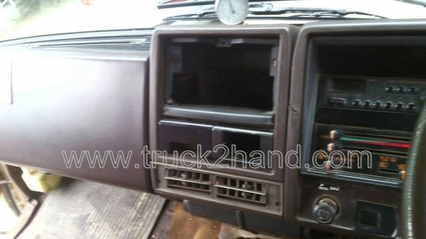 รถบรรทุก 6 ล้อดั้ม HINO KL300  165  แรงม้า   6  สูบ   พวงมาลัยพาวเวอร์