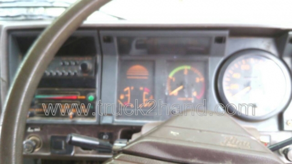 รถบรรทุก 6 ล้อดั้ม HINO KL300  165  แรงม้า   6  สูบ   พวงมาลัยพาวเวอร์