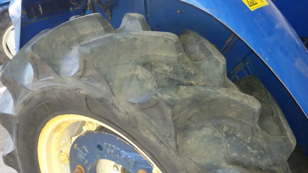 รถไถยูโล28แรงโฟวินมีไบมีดหนึ่งอันสภาพสวยมากครับ