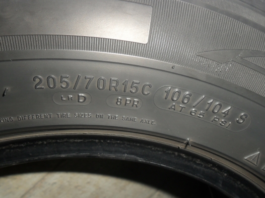 ยาง MICHELIN 205/70R15ปี12 สวยๆ 4 เส้น ราคา 2800 บาท ยาง MICHELIN 205/70R15ปี12 สวยๆ 4 เส้น ราคา 2800 บาท