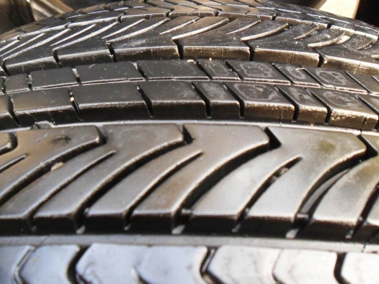 ยางขอบ17 ปี12 มิชลิน 225-50 R17ดอกหนามาก90\%(4เส้น3,900บ) ยางขอบ17 ปี12 มิชลิน 225-50 R17ดอกหนามาก90\%(4เส้น3,900บ)