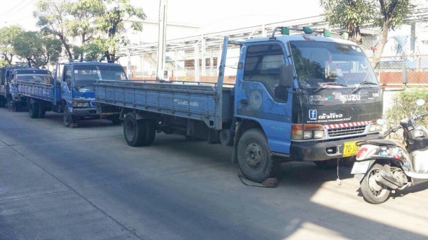 ขายรถบรรทุก6ล้อ อีซูซุ NQR ออกป้ายแดง รถประมาณ12ปี 140แรงม้า ยาว5.5 เมตร (ขาย 2 คัน)