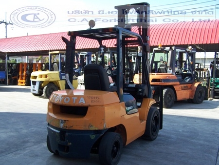 ขายรถ โฟล์คลิฟท์ TOYOTA รุ่น 7-FD30