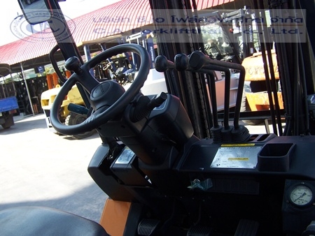 ขายรถ โฟล์คลิฟท์ TOYOTA รุ่น 7-FD30