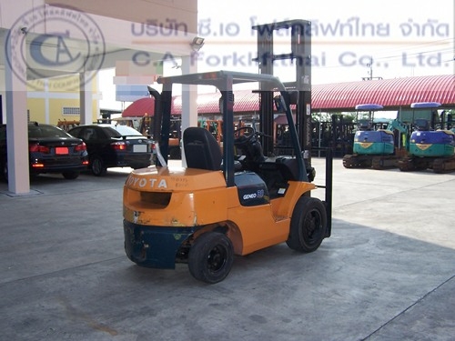 ขายรถ โฟล์คลิฟท์ TOYOTA รุ่น 7-FD30
