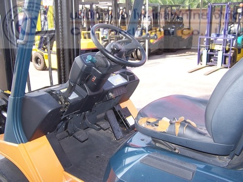 ขายรถ โฟล์คลิฟท์ TOYOTA รุ่น 7-FD30