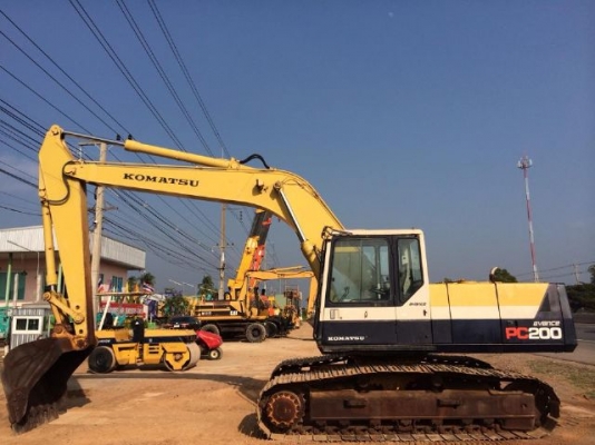 ขายรถแบคโฮ KOMATSU PC200-5 ระบบไฟฟ้าเต็ม แทรคเหล็ก 80 ซม. สภาพสวยพร้อมใช้ นำเข้าจากญี่ปุ่น มีVDOการทำงานครับ