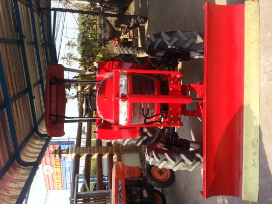 จัดโปรส่งท้ายปี 1 คันเท่านั้น..ยันร์ม่า EF 453 T 4WD  ใบมีดดันหน้า