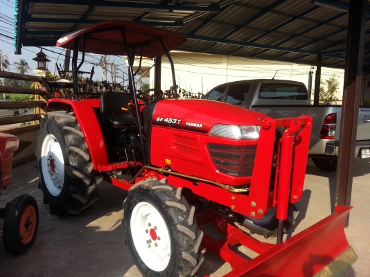 จัดโปรส่งท้ายปี 1 คันเท่านั้น..ยันร์ม่า EF 453 T 4WD  ใบมีดดันหน้า