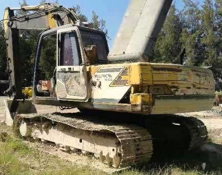 KOBELCO MARK III SK 200 เก๋งน้ำเงิน เครื่องเดิมปั๊มเดิมทำงานได้เลยไม่โหลด ภายในอุปกรณ์คอนโทรลอยู่ครบ ไฟฟ้าตัด ภายนอกบูมอาร์มมีปะอยู่ไม่มากครับ ช่วงล่างสภาพดี โซ่บูทโรลเลอร์ใบหนาประมาณ 60\% พร้อมทำงานได้เลยครับ เอกสารสัญญาซื้อขาย ราคาต่อรองได้ครับ