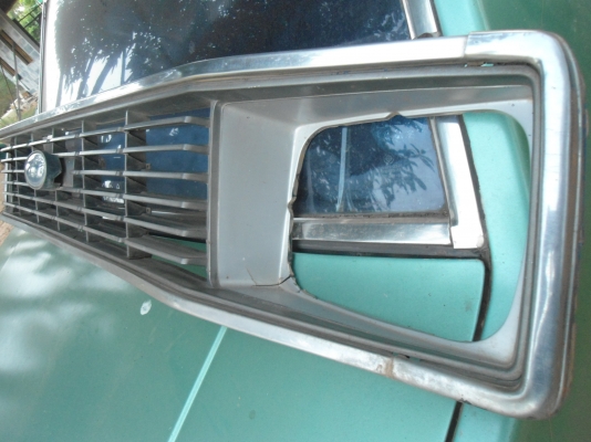 ขาย กระจังหน้า  ford-courier ฟอร์ด คูเรียร์