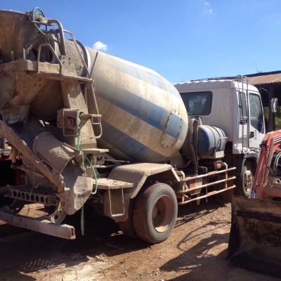 ขายรถ6ล้อรถโม้ปูนโม้ตรง3คิวรถนําเข้าเครือง210แรงมีเล่มทะเบืยน