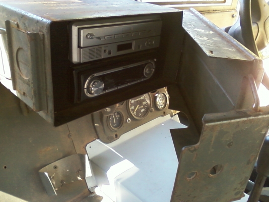 ขายชุดวิทยุในกล่องทหาร