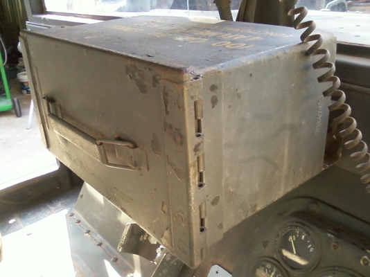 ขายชุดวิทยุในกล่องทหาร